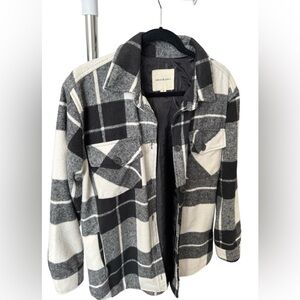 Tread and supply shaket